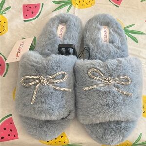 Joyous Gray Furry Women's Slippers